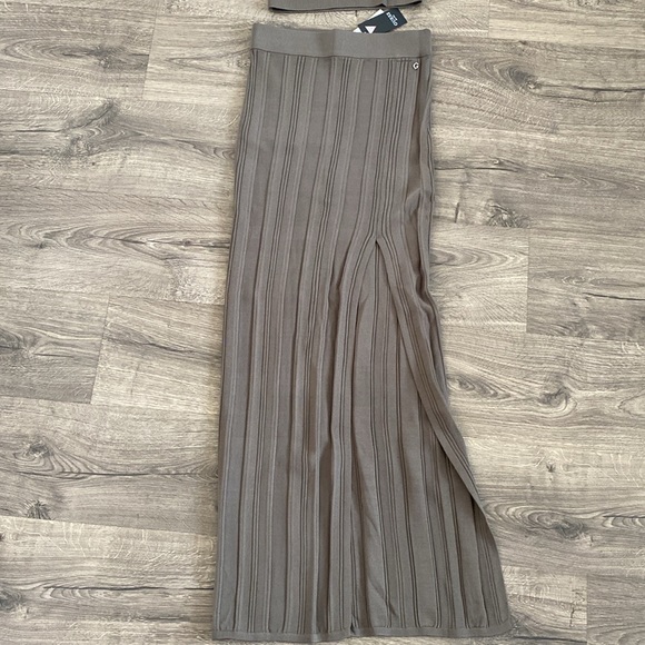 NWT Guess woman’s sweater maxi skirt and crop top set, Sz S - Picture 2 of 7